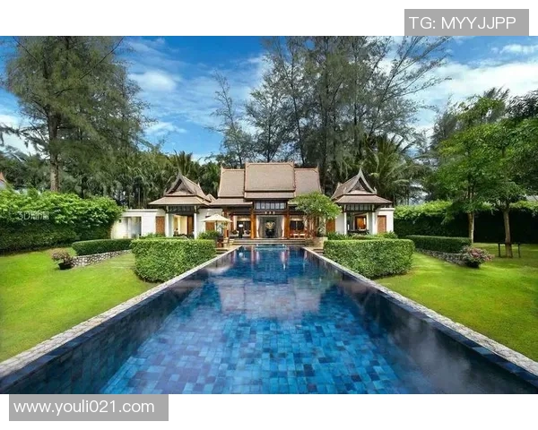 宁静自然中的奢华享受：打造一处以室外泳池为核心的度假生活空间